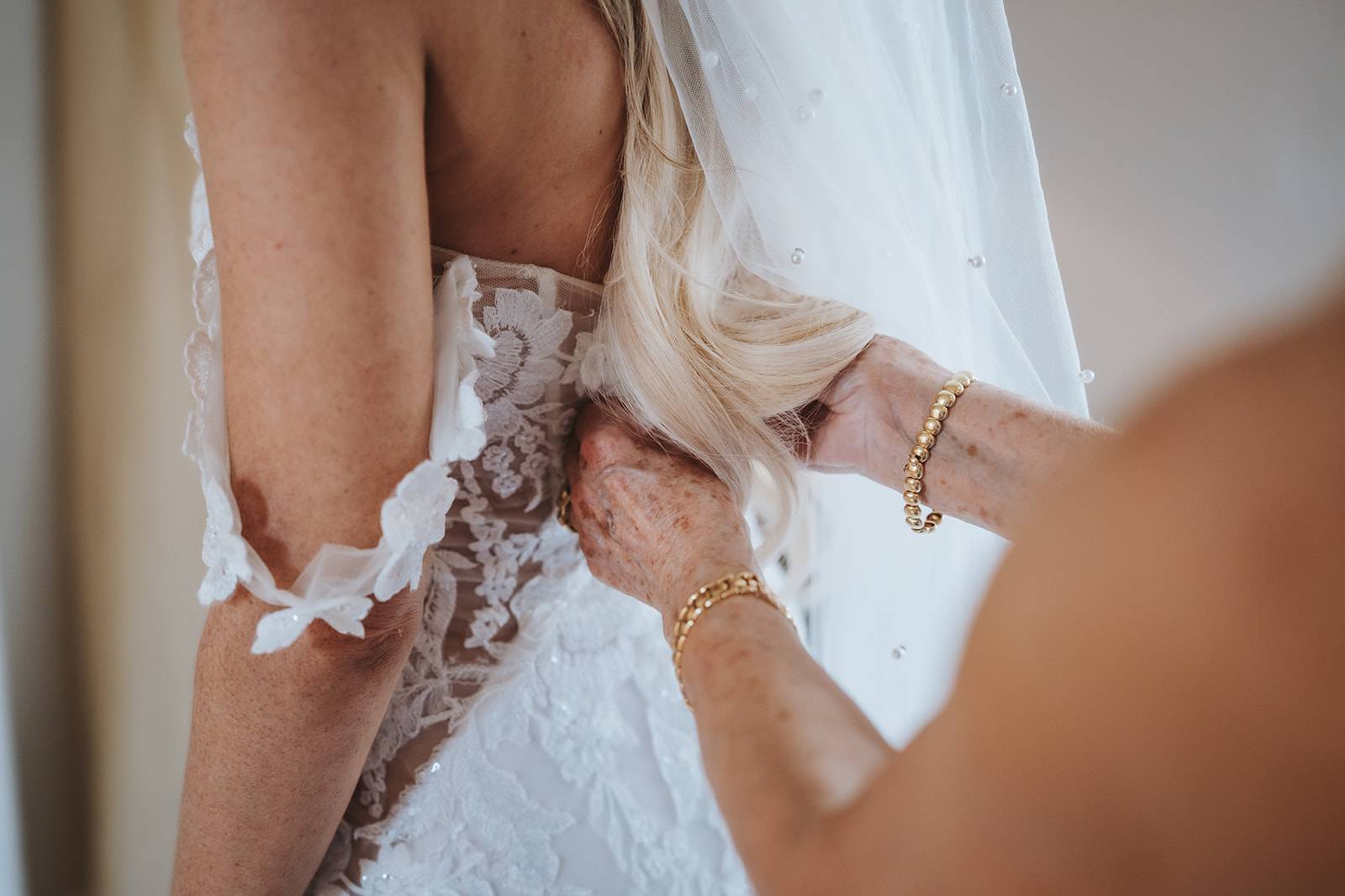 Danielle & Jordan - Primrose Hill - Cotswold -159 July 13, 2025 Terry JamesLily & White.jpg