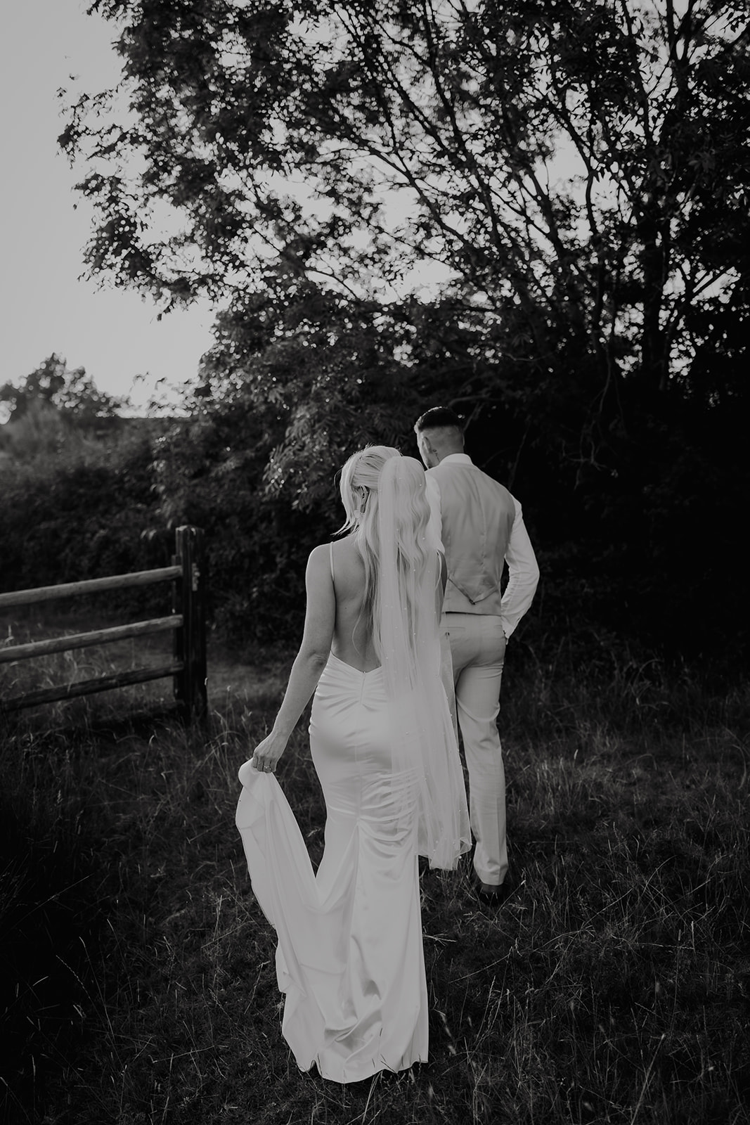 Danielle & Jordan - Primrose Hill - Cotswold -854 July 13, 2025 Terry JamesLily & White.jpg