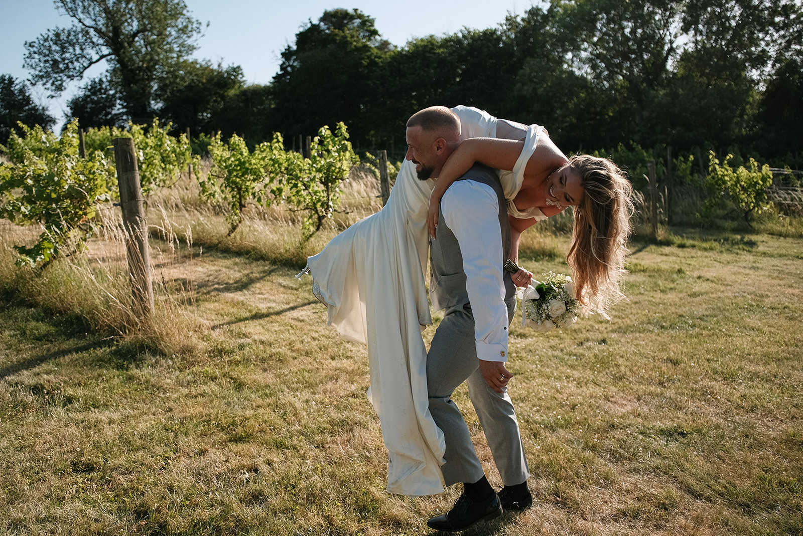 Wedding Guest Etiquette UK: Gifts, RSVPs & the Tricky Bits