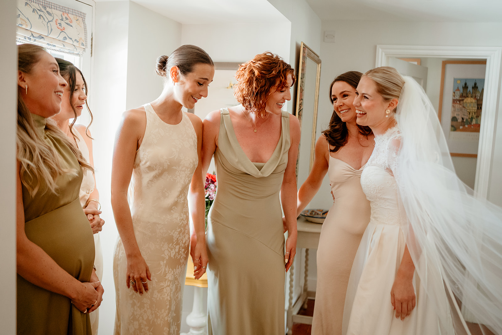 Candid Wedding Photography: What It Actually Means